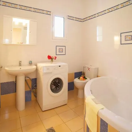 Eleftheria 아파트